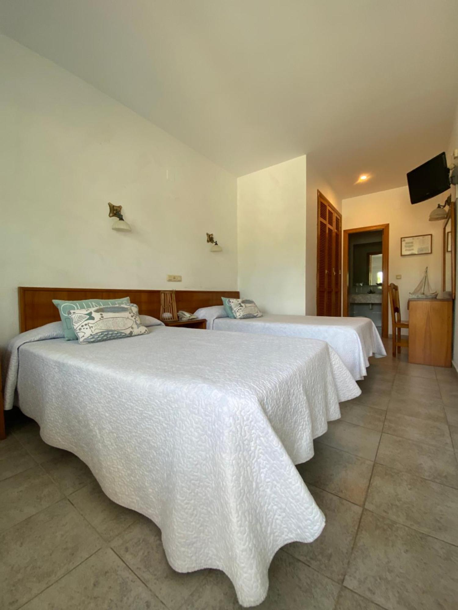 Hostal Blayet Valencia Exteriör bild