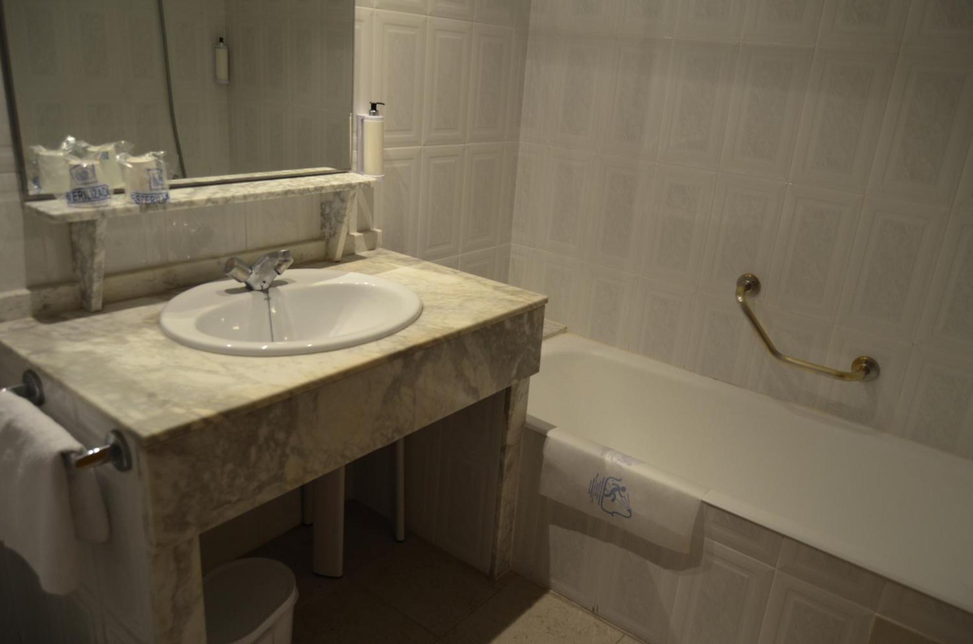 Hostal Blayet Valencia Exteriör bild