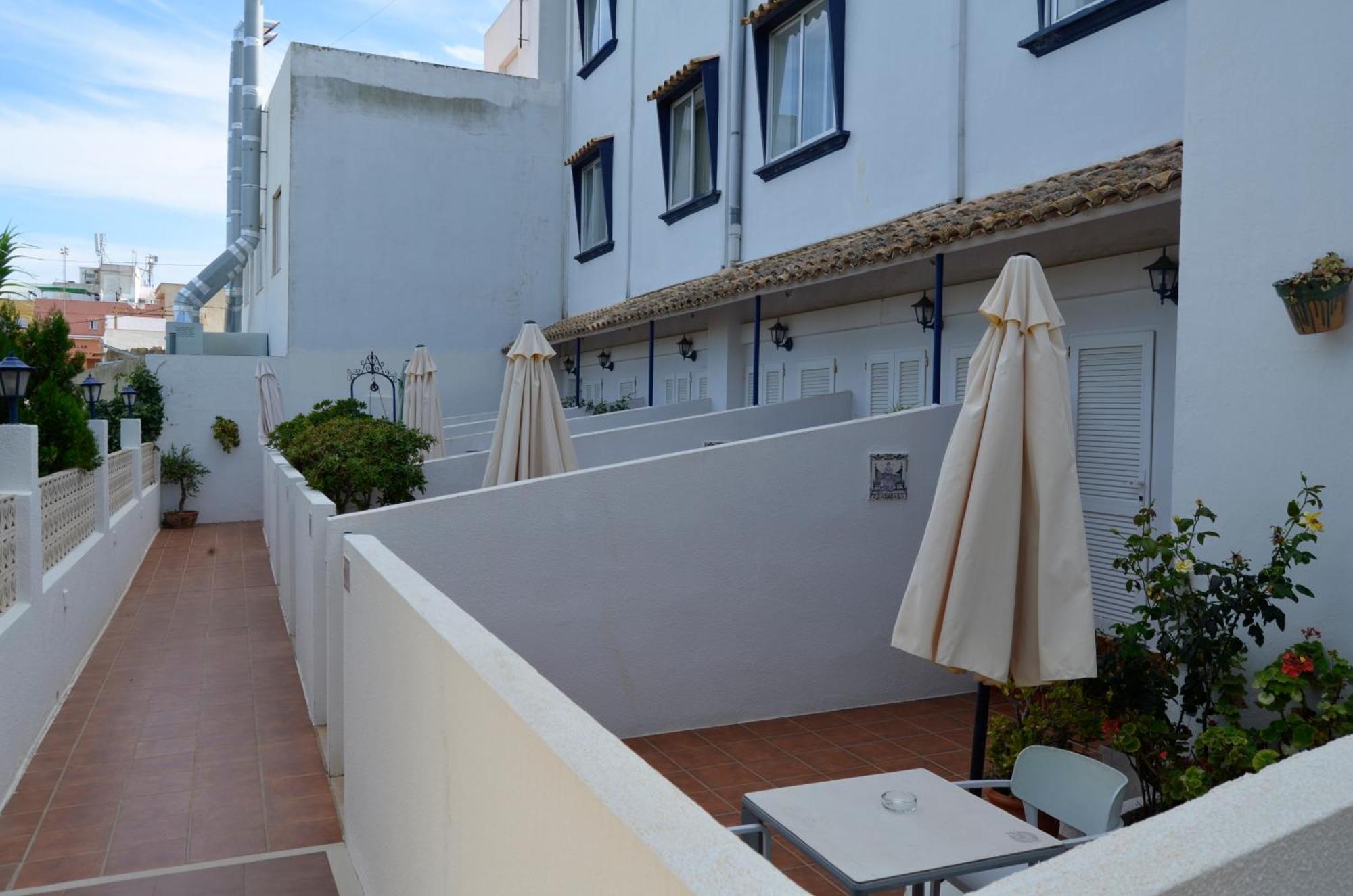 Hostal Blayet Valencia Exteriör bild